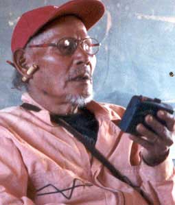 Velho Top�tiro grava depoimento sobre o mito da migra��o dos A�uw�-Xavante de Goi�s para Mato-Grosso. Foto Xanda de Biase